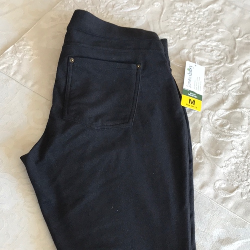 June & Daisy stretch leggings with back pockets.